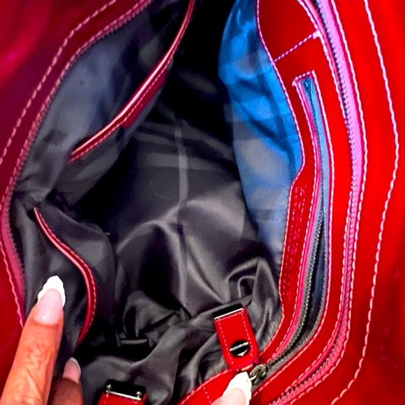 AUTHENTIC BURBERRY LARGE BURGUNDY PATENT LEATHER BAG WITH SHOULDER STRAP - Picture 9 of 14